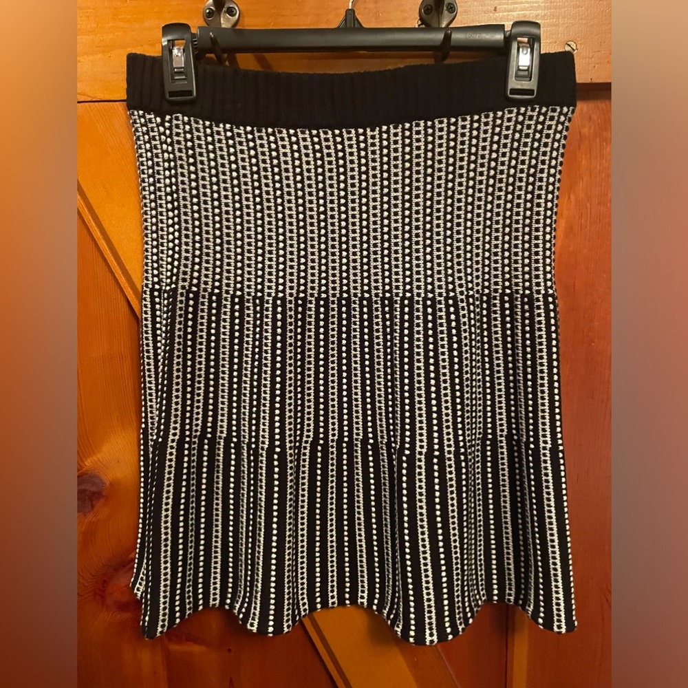 Candies juniors women’s skirt. White & black. Medium. Excellent condition.